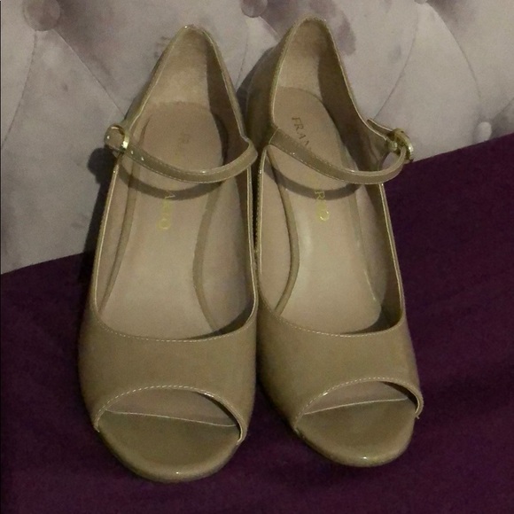 Franco Sarto beige patent open toe wedge shoes - Picture 4 of 5